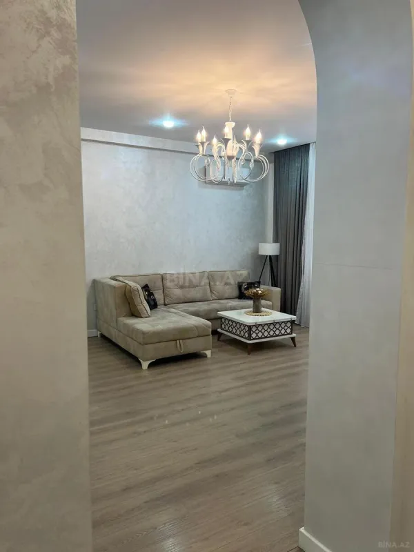 Satılır 4 otaqlı mənzil 135 m²