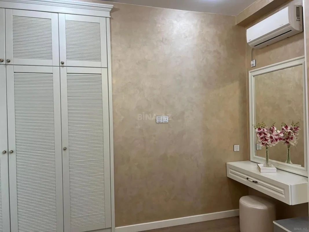 Satılır 4 otaqlı mənzil 135 m²