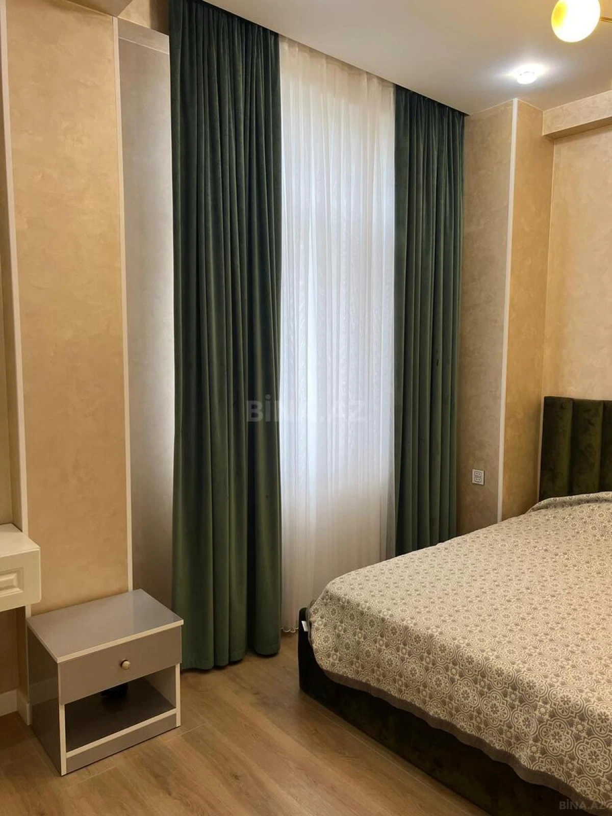 Satılır 4 otaqlı mənzil 135 m²