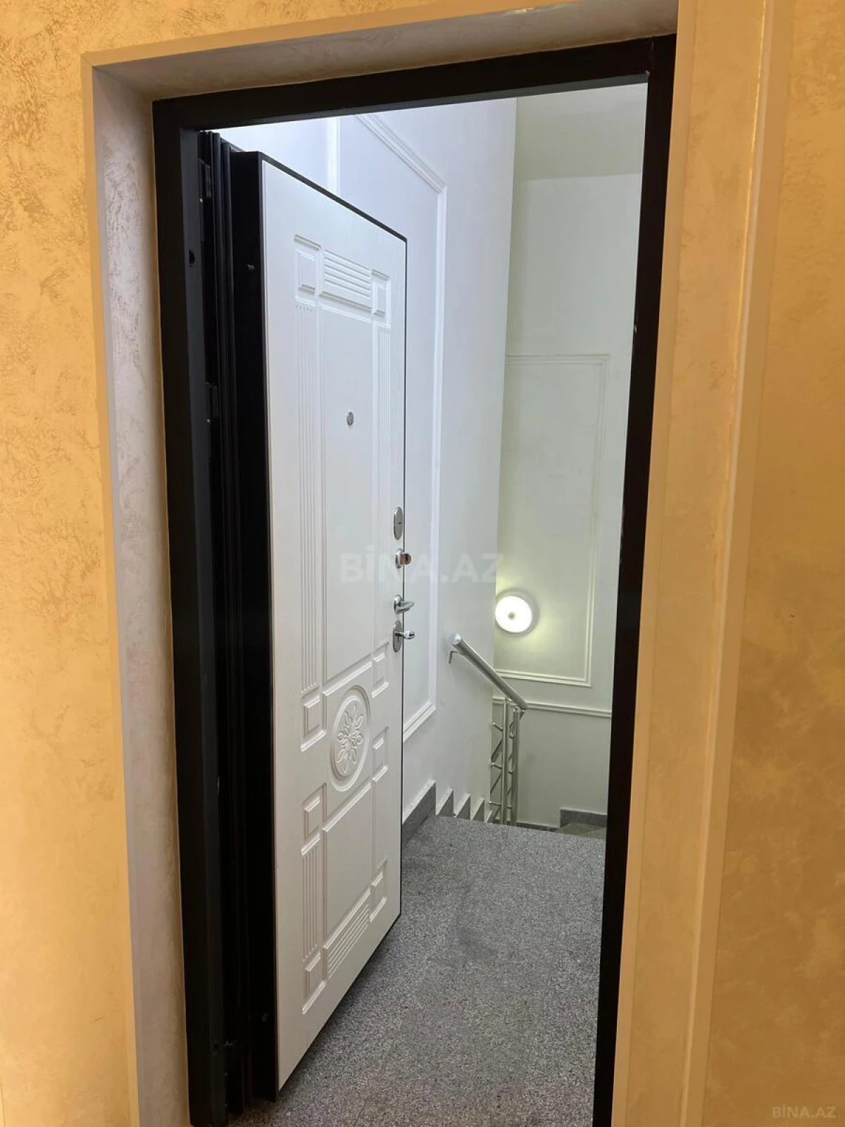 Satılır 4 otaqlı mənzil 135 m²