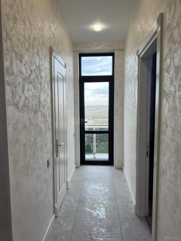 Satılır 4 otaqlı mənzil 135 m²