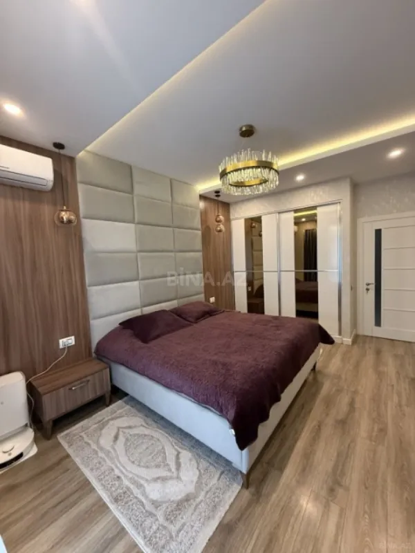 Satılır 3 otaqlı mənzil 148 m²