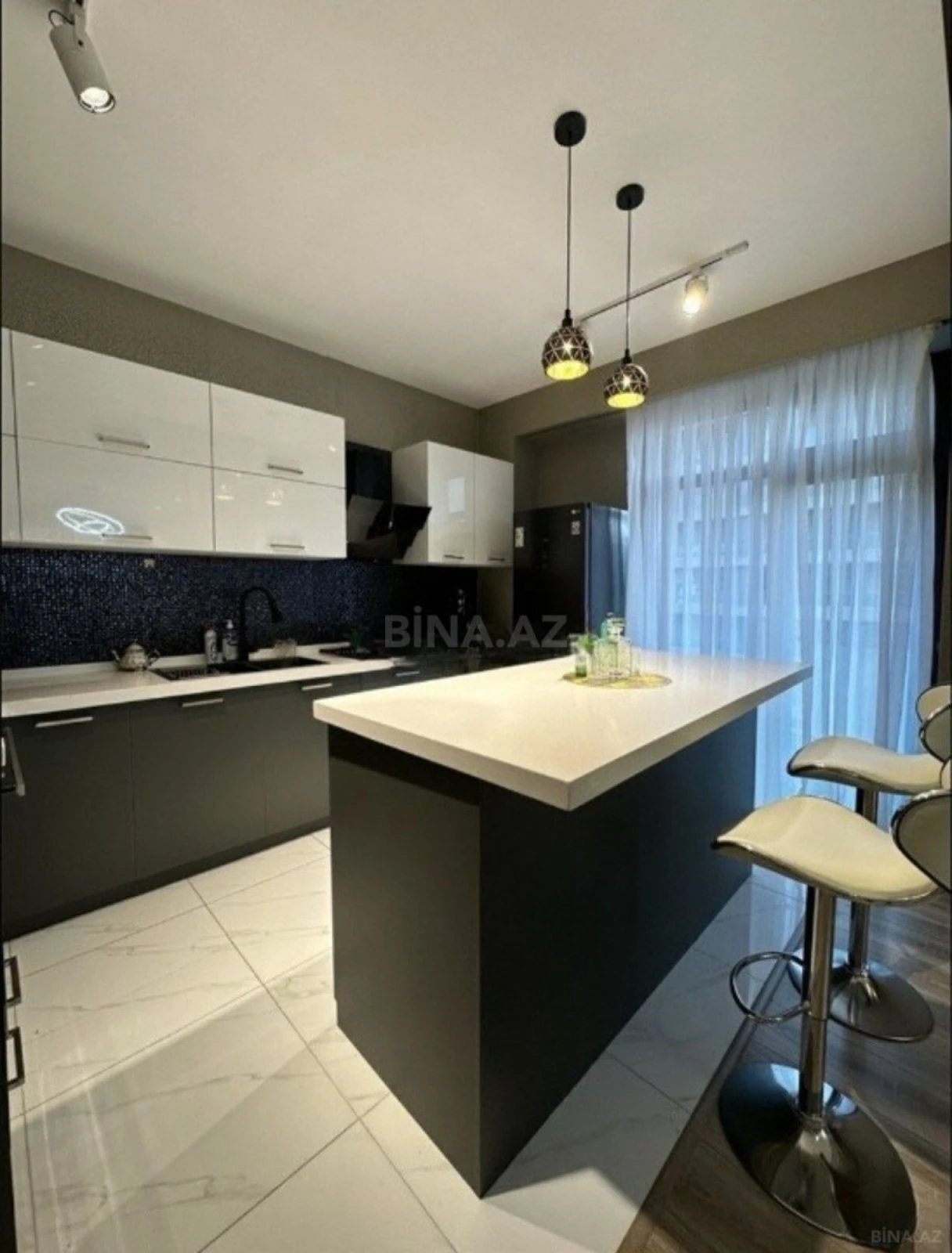 Satılır 3 otaqlı mənzil 148 m²