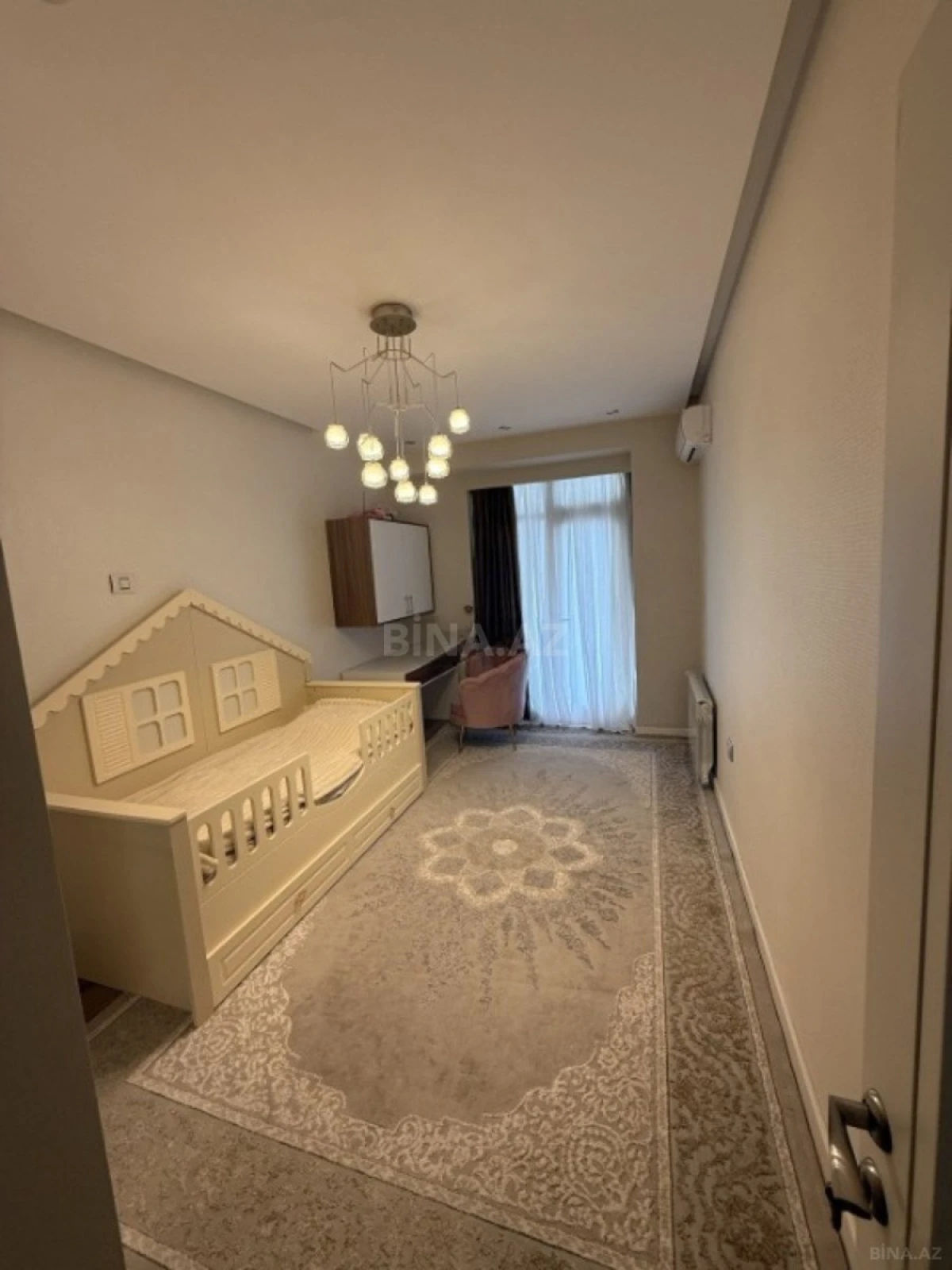 Satılır 3 otaqlı mənzil 148 m²
