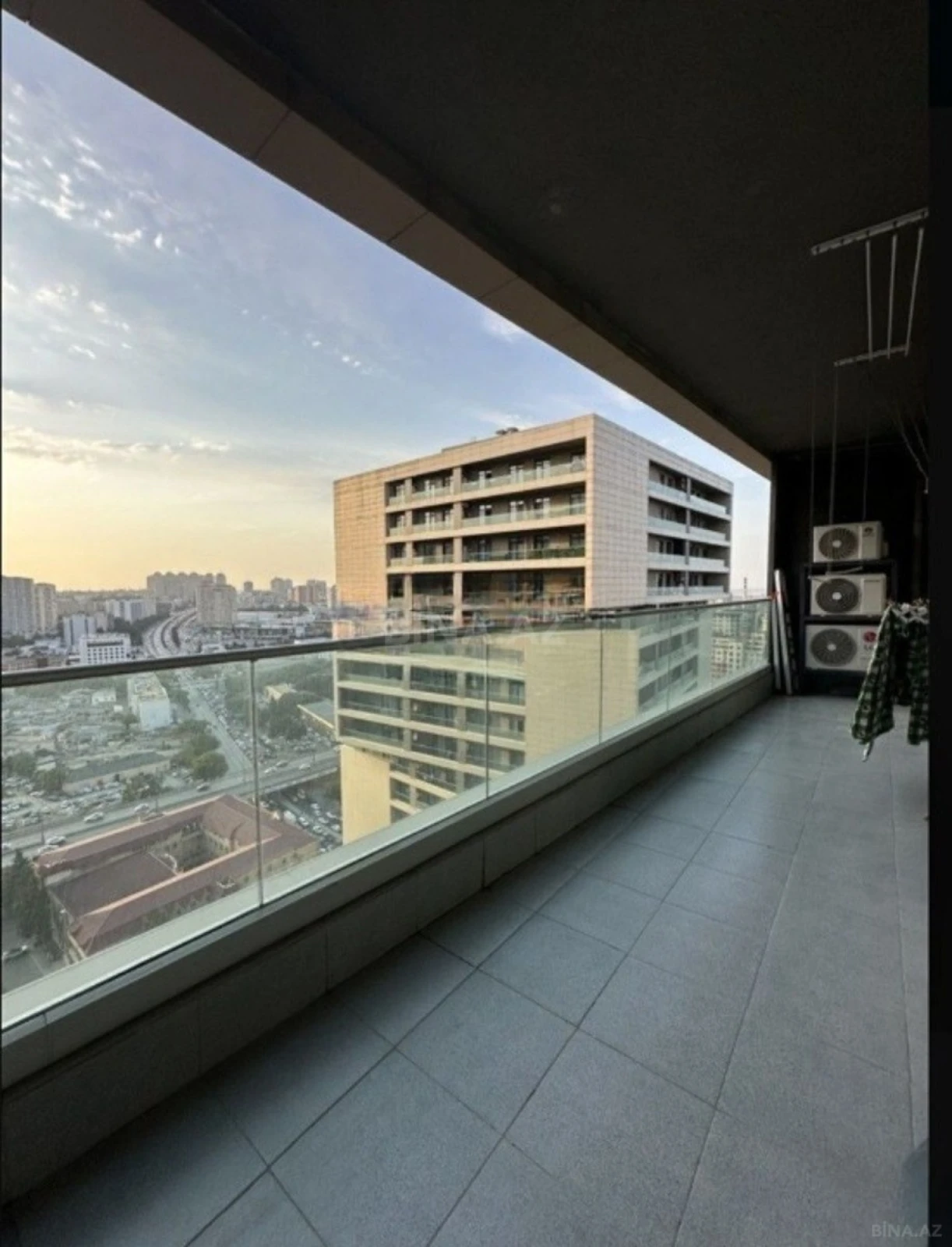 Satılır 3 otaqlı mənzil 148 m²