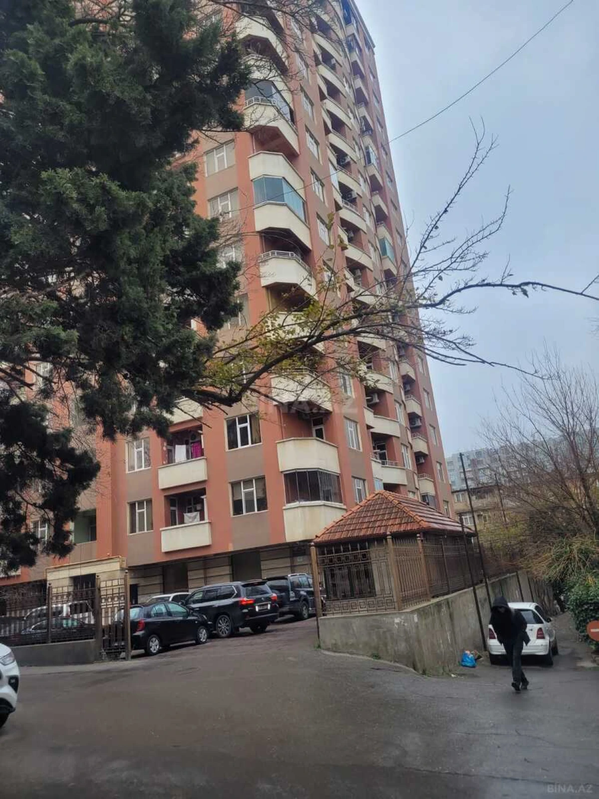 Satılır 3 otaqlı mənzil 131 m²