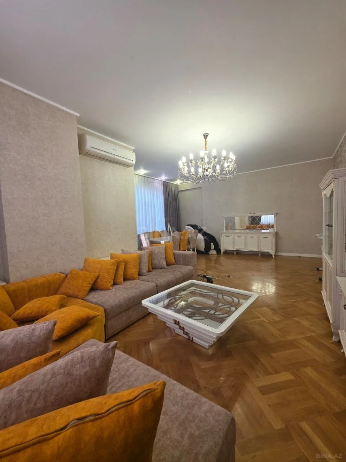 Satılır 3 otaqlı mənzil 131 m²