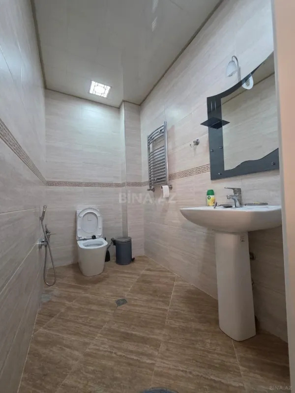 Satılır 3 otaqlı mənzil 131 m²