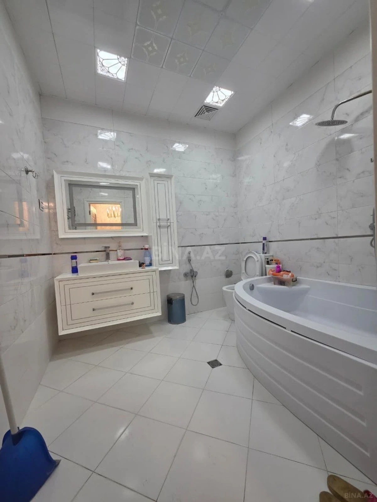 Satılır 3 otaqlı mənzil 131 m²