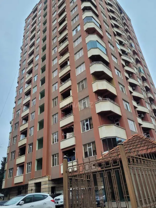 Satılır 3 otaqlı mənzil 131 m²