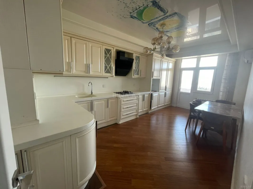 Kirayə verilir 2 otaqlı mənzil 100 m²