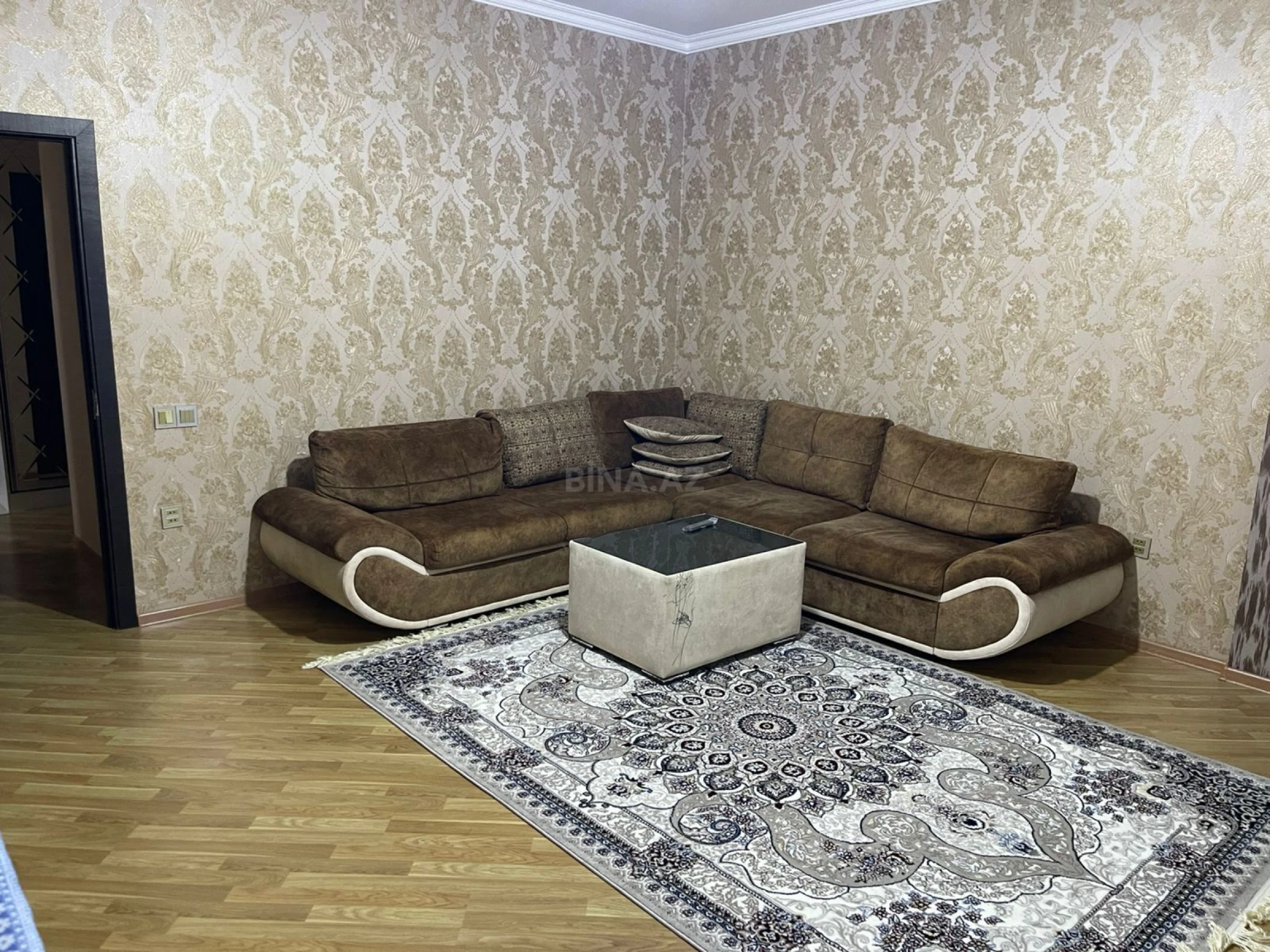 Kirayə verilir 2 otaqlı mənzil 90 m²