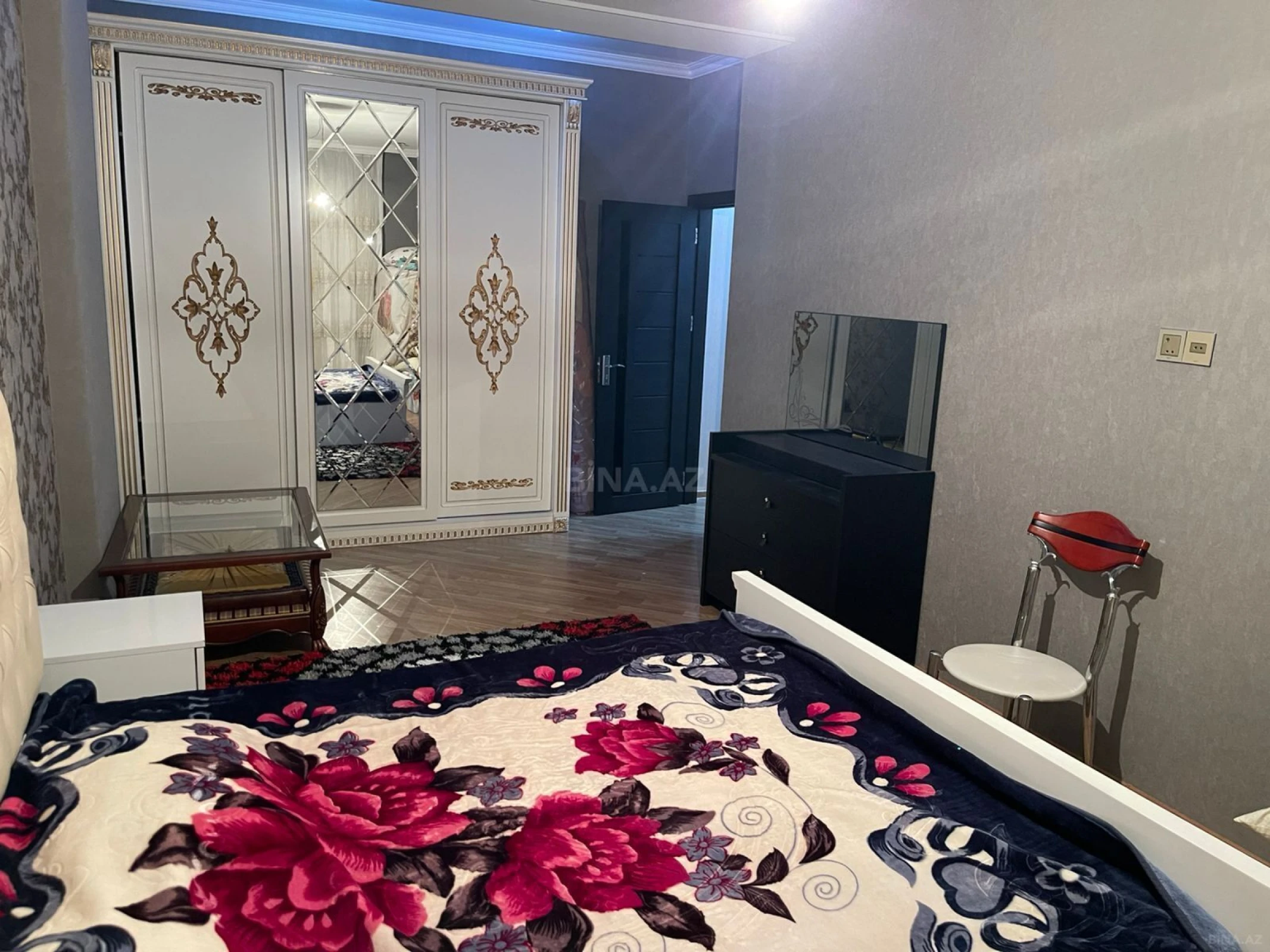 Kirayə verilir 2 otaqlı mənzil 90 m²