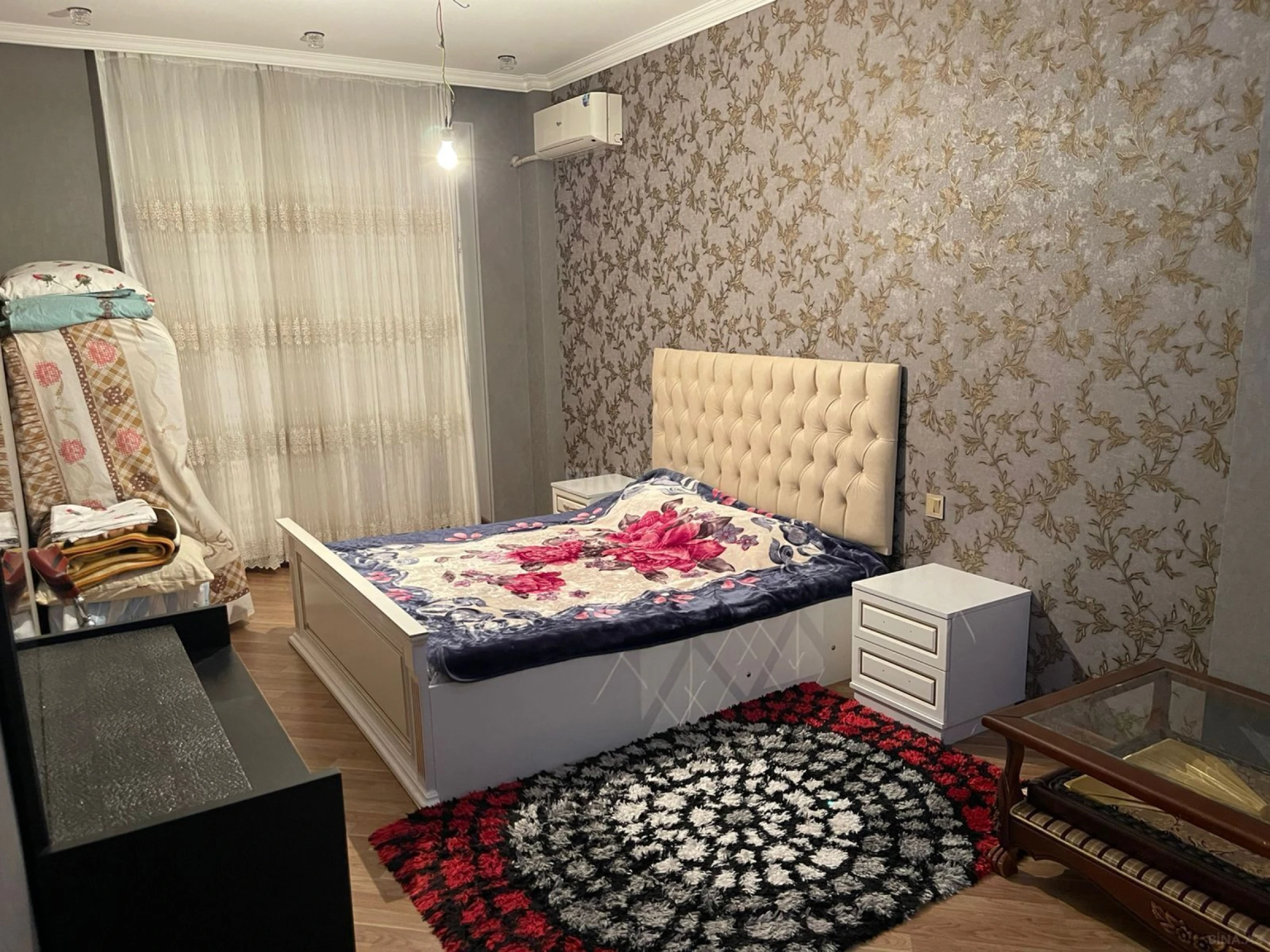 Kirayə verilir 2 otaqlı mənzil 90 m²