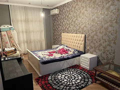 Kirayə verilir 2 otaqlı mənzil 90 m²