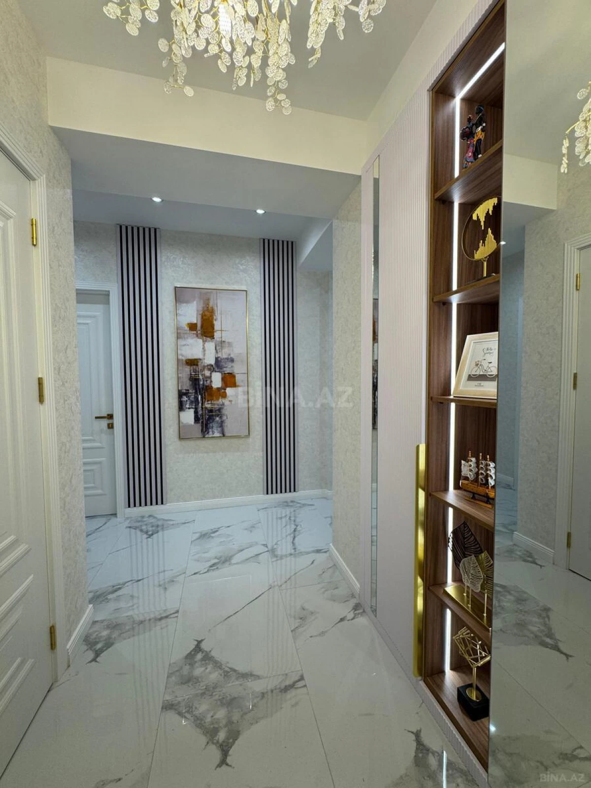 Satılır 4 otaqlı mənzil 110 m²