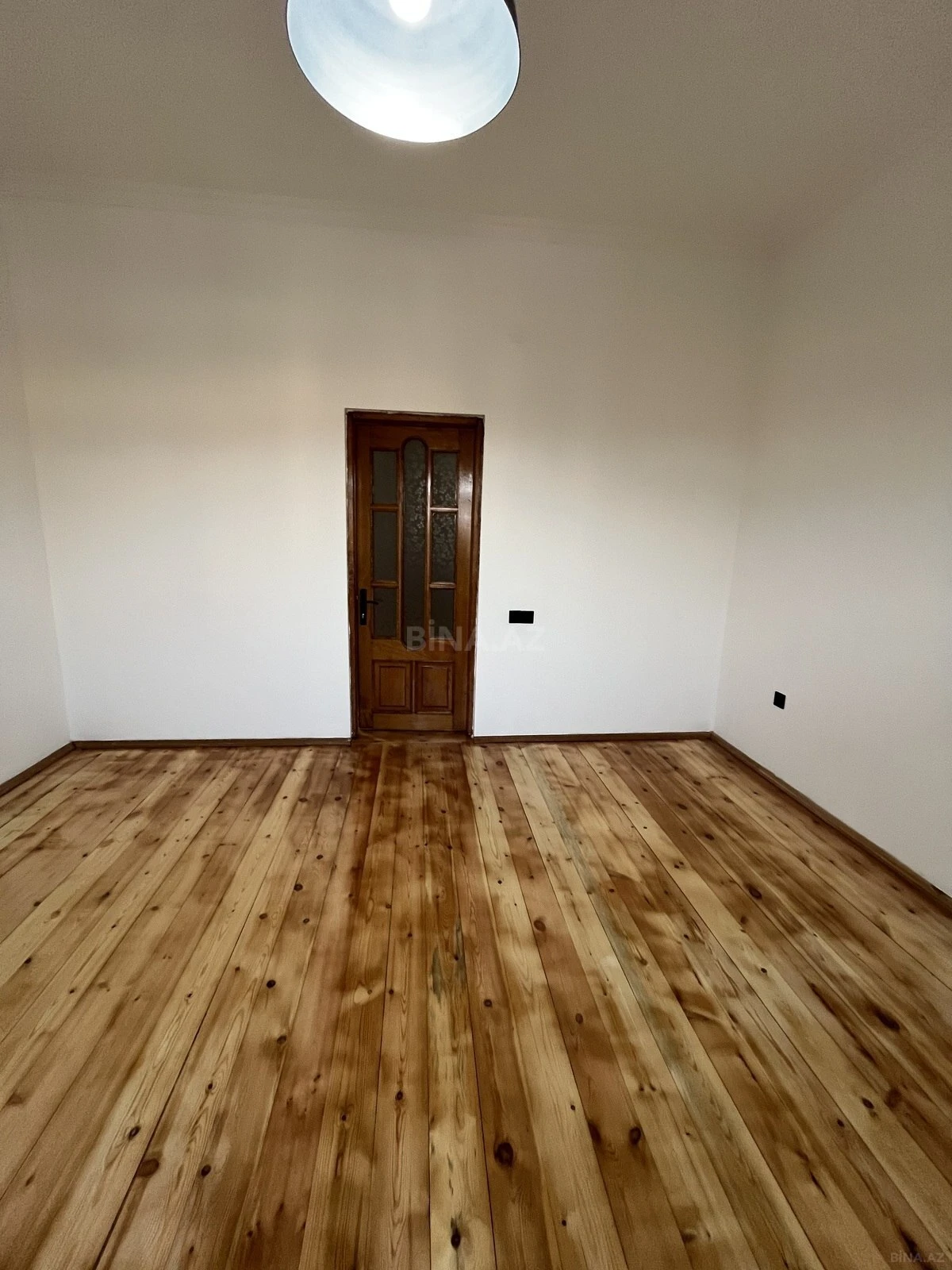 Satılır 5 otaqlı həyət evi 240 m²