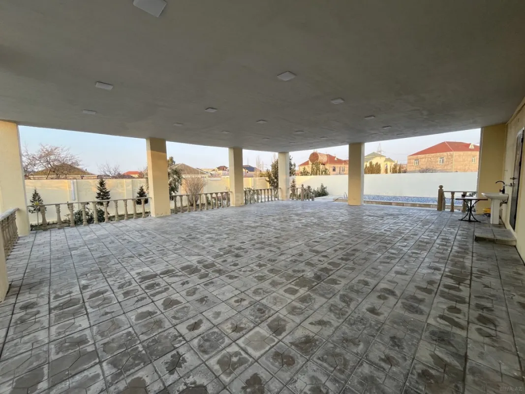 Satılır 5 otaqlı həyət evi 240 m²