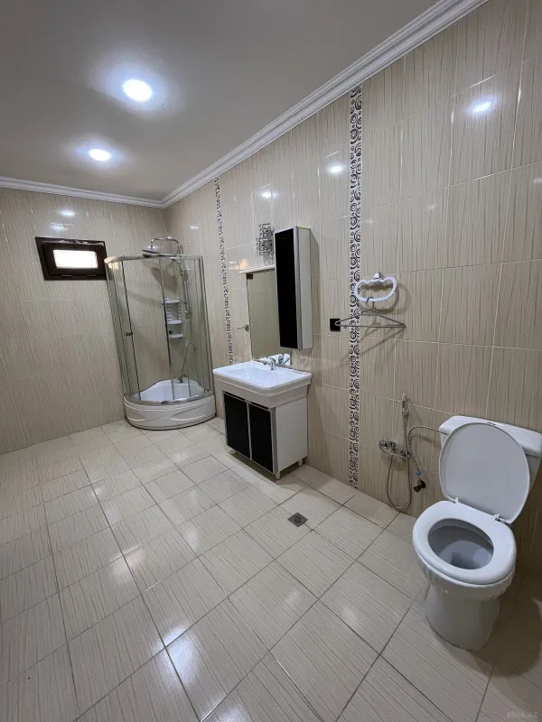 Satılır 5 otaqlı həyət evi 240 m²
