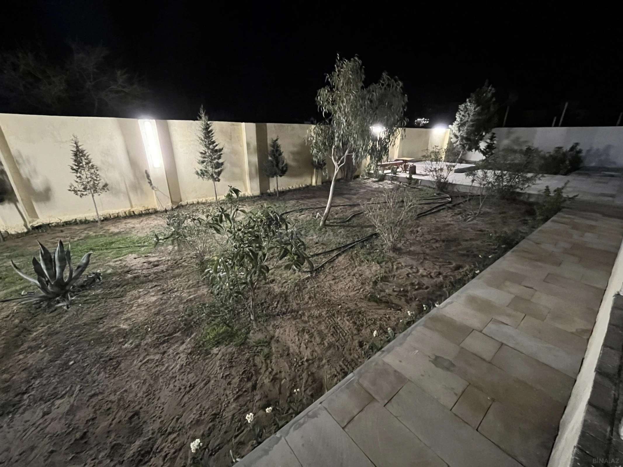 Satılır 5 otaqlı həyət evi 240 m²