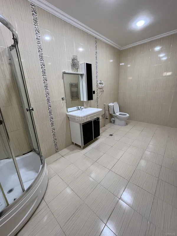 Satılır 5 otaqlı həyət evi 240 m²