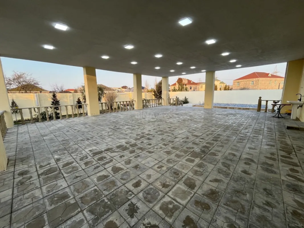 Satılır 5 otaqlı həyət evi 240 m²