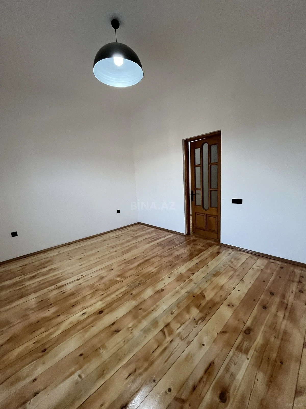 Satılır 5 otaqlı həyət evi 240 m²