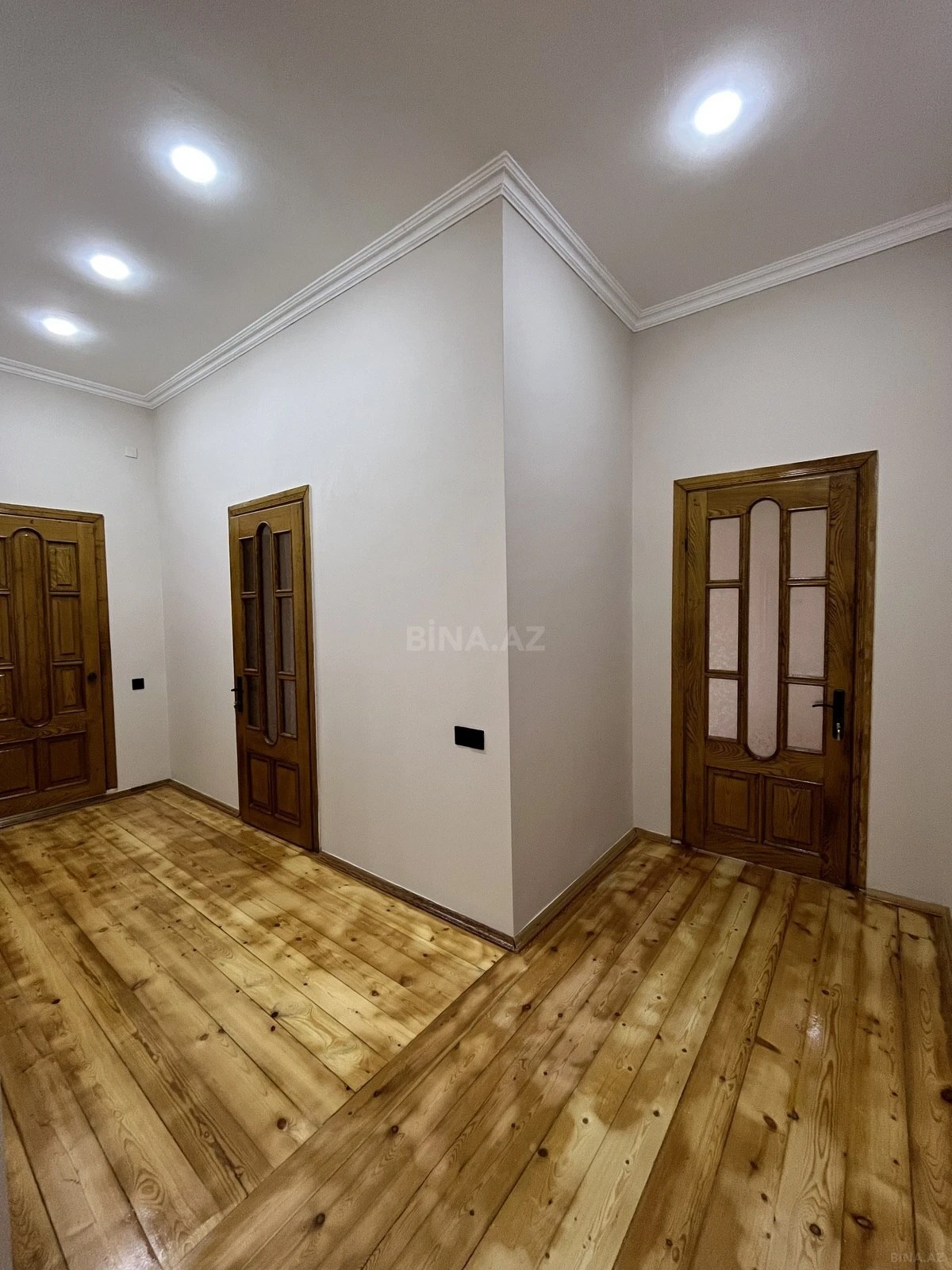 Satılır 5 otaqlı həyət evi 240 m²