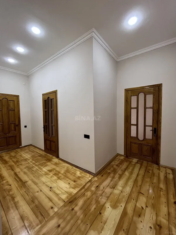 Satılır 5 otaqlı həyət evi 240 m²