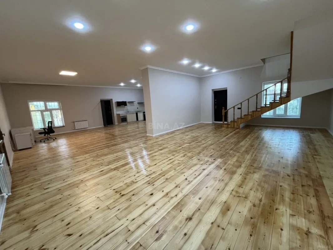Satılır 5 otaqlı həyət evi 240 m²