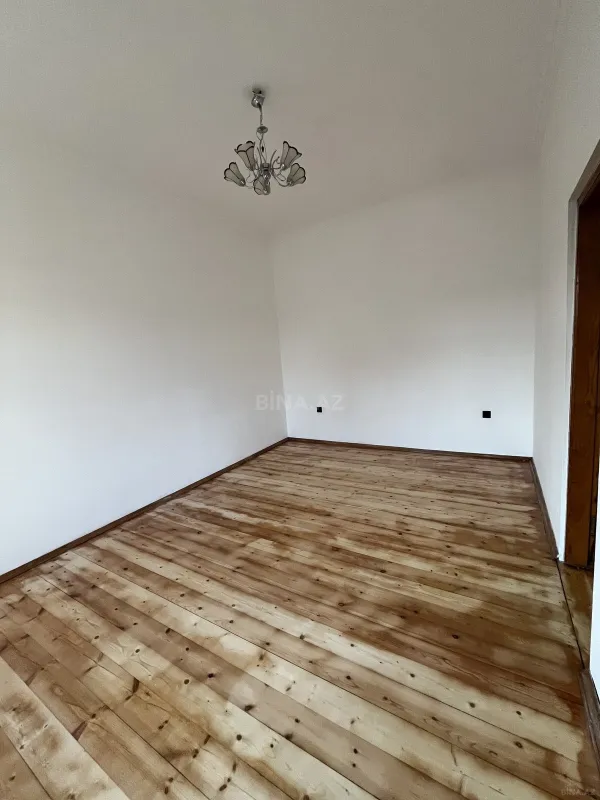 Satılır 5 otaqlı həyət evi 240 m²