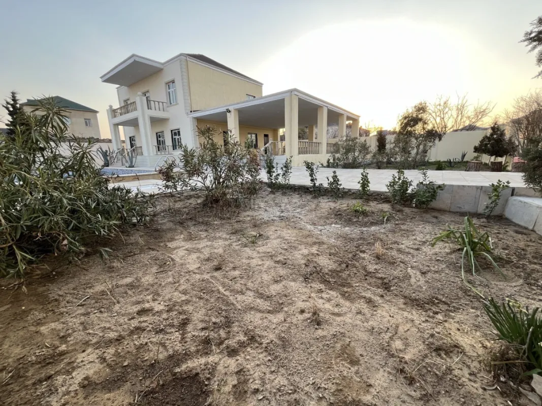 Satılır 5 otaqlı həyət evi 240 m²