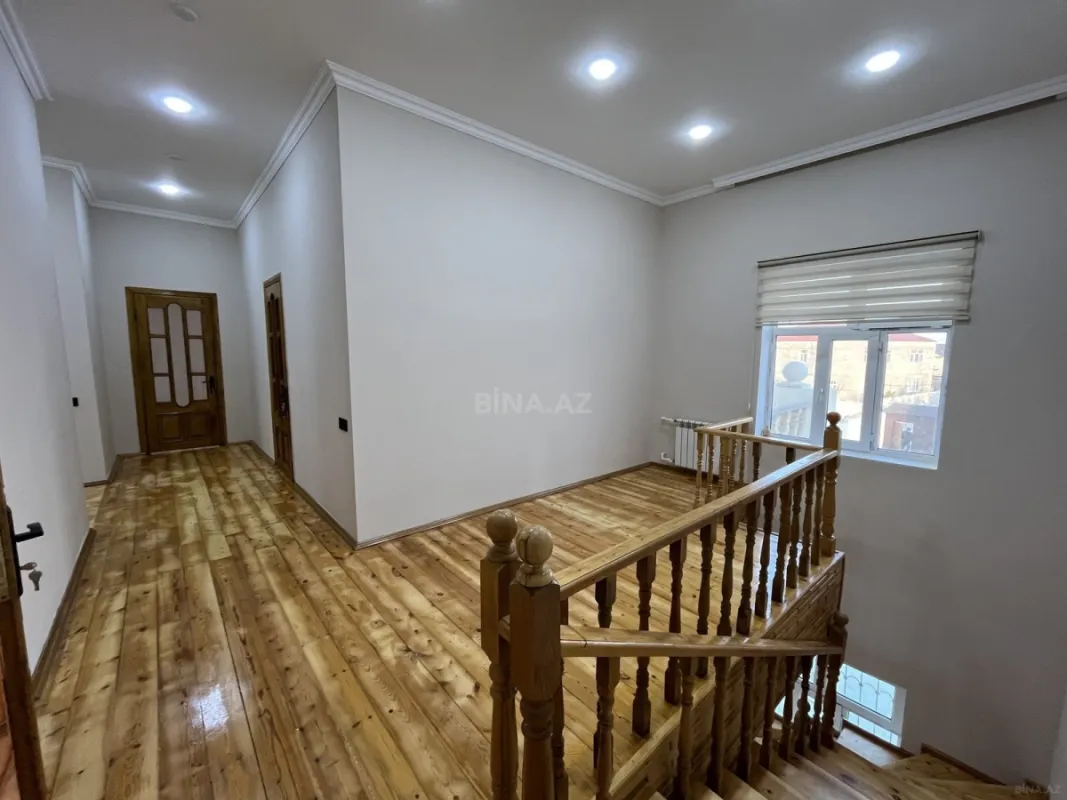 Satılır 5 otaqlı həyət evi 240 m²