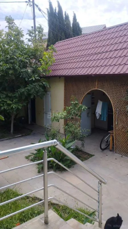 Satılır 5 otaqlı həyət evi 200 m²