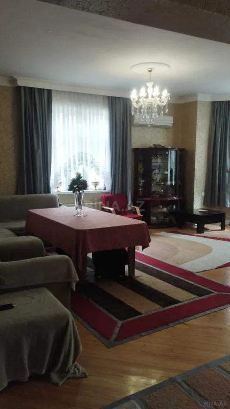 Satılır 5 otaqlı həyət evi 200 m²