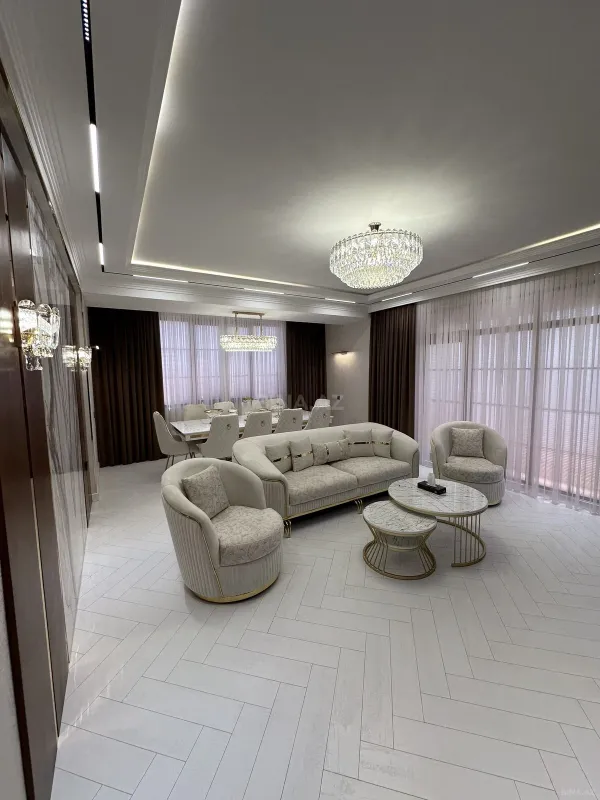 Satılır 3 otaqlı mənzil 133 m²