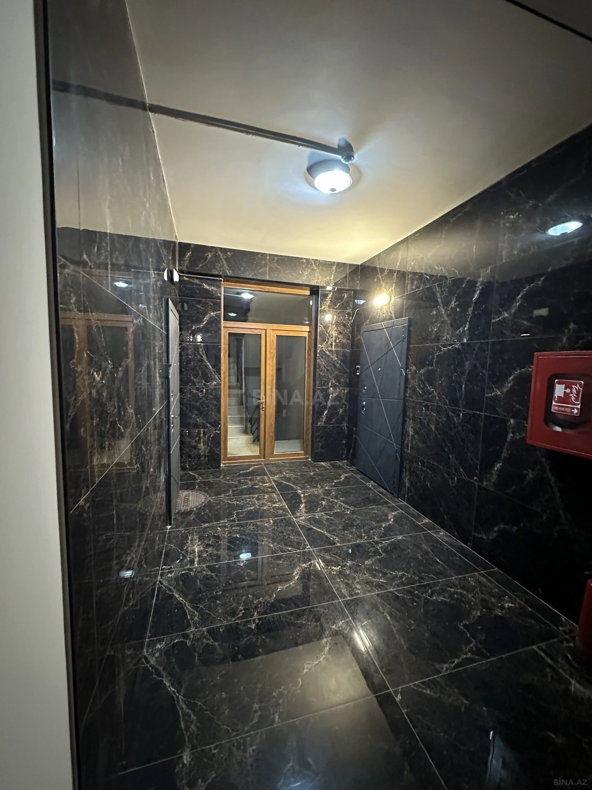 Satılır 3 otaqlı mənzil 133 m²