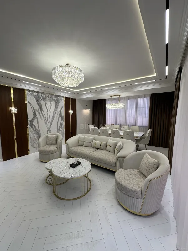 Satılır 3 otaqlı mənzil 133 m²