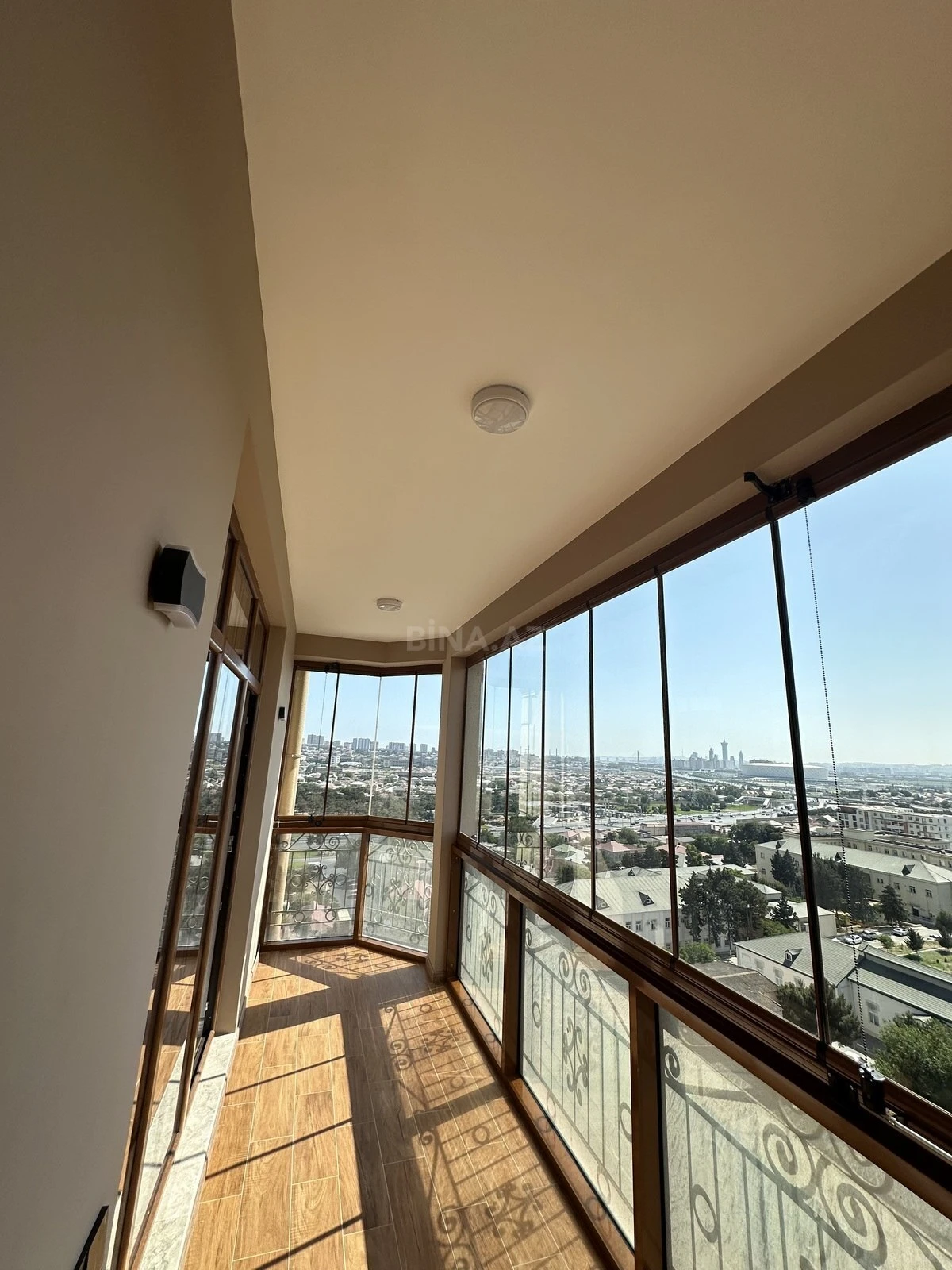 Satılır 3 otaqlı mənzil 133 m²