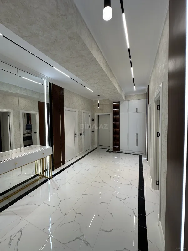 Satılır 3 otaqlı mənzil 133 m²