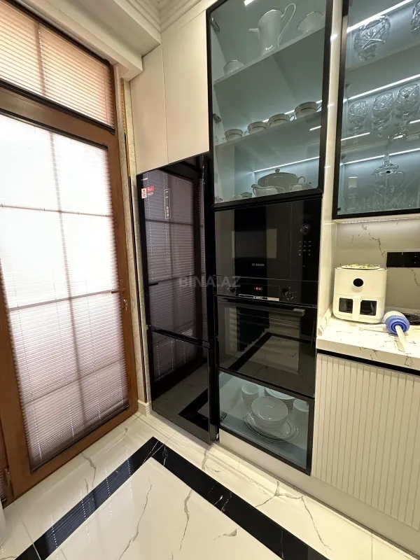 Satılır 3 otaqlı mənzil 133 m²