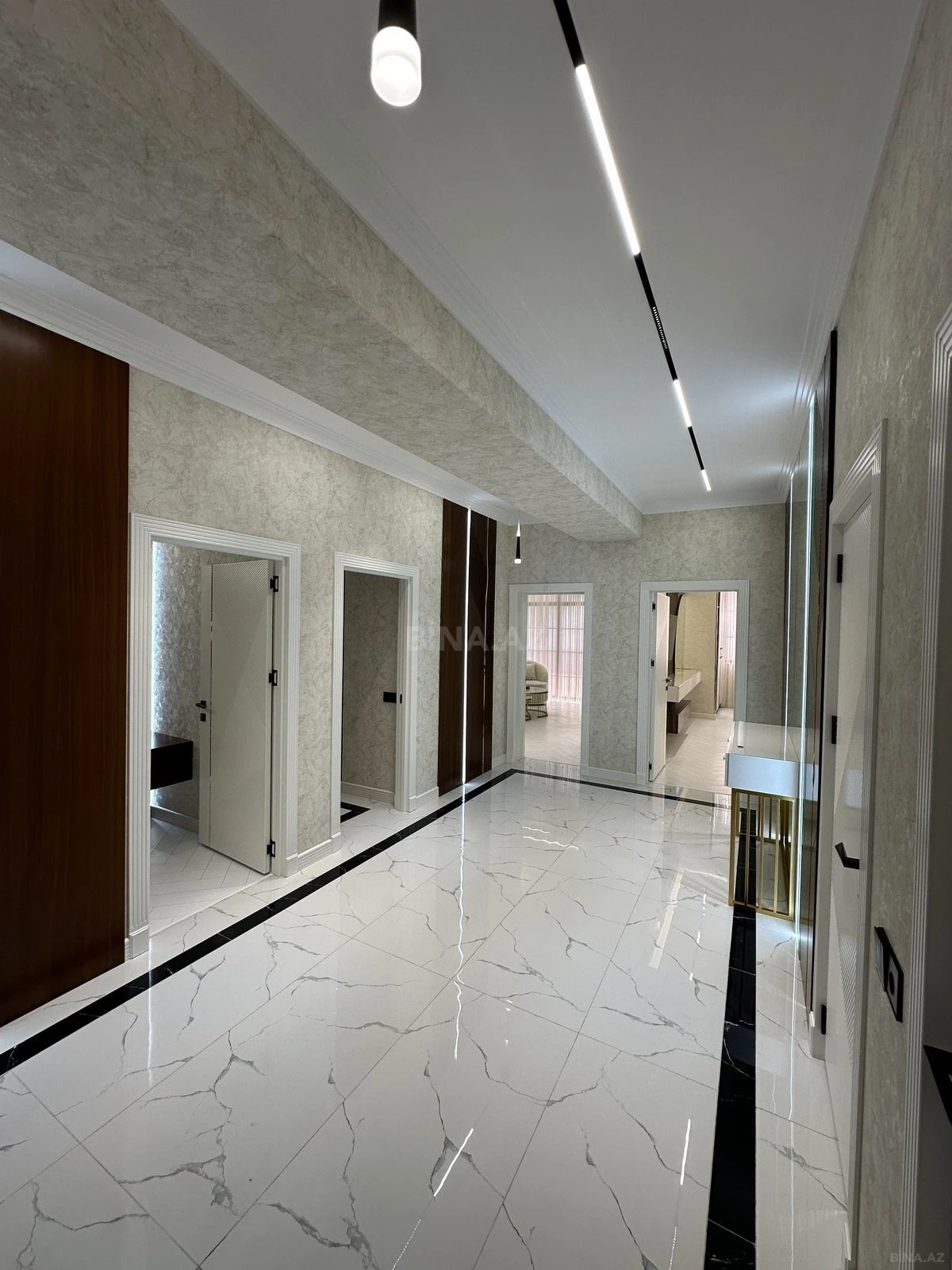 Satılır 3 otaqlı mənzil 133 m²