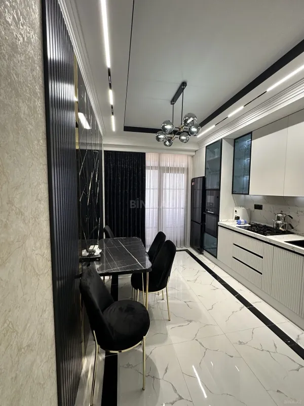 Satılır 3 otaqlı mənzil 133 m²