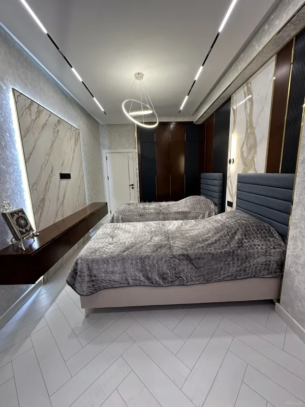 Satılır 3 otaqlı mənzil 133 m²