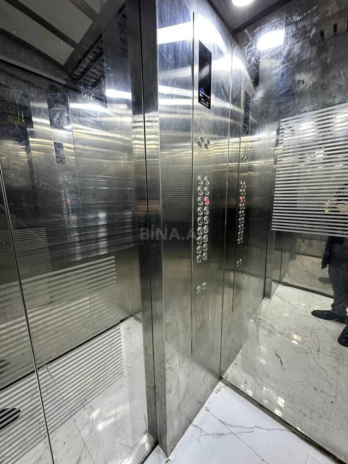 Satılır 3 otaqlı mənzil 137 m²