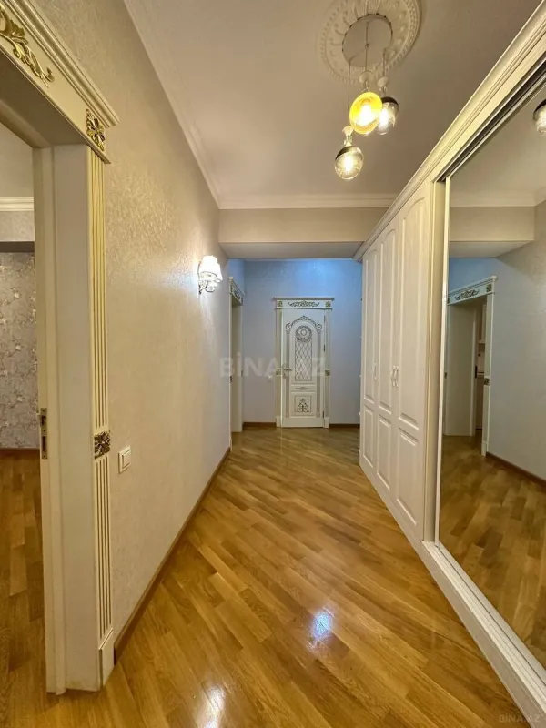 Satılır 3 otaqlı mənzil 137 m²