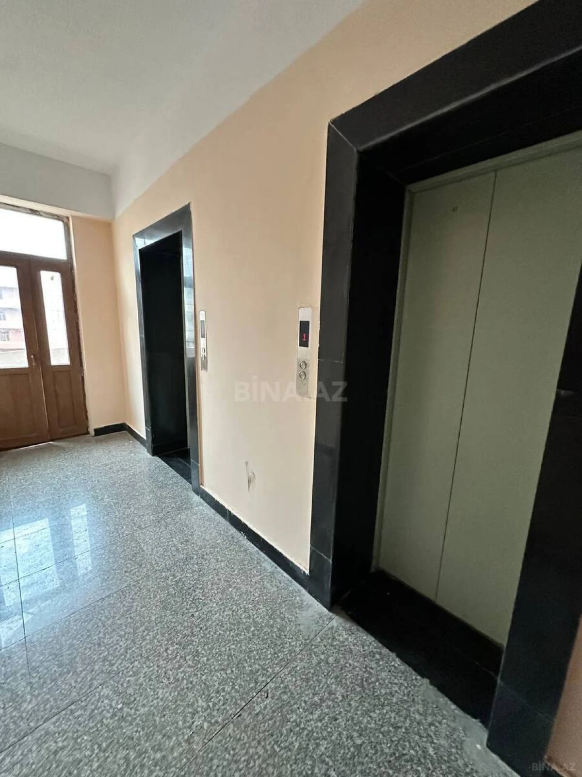 Satılır 3 otaqlı mənzil 137 m²