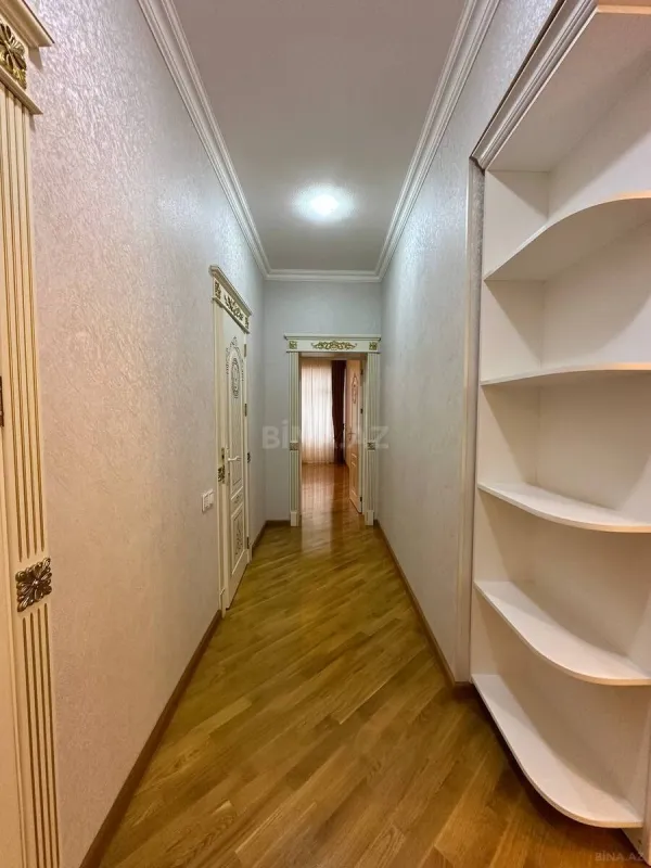 Satılır 3 otaqlı mənzil 137 m²