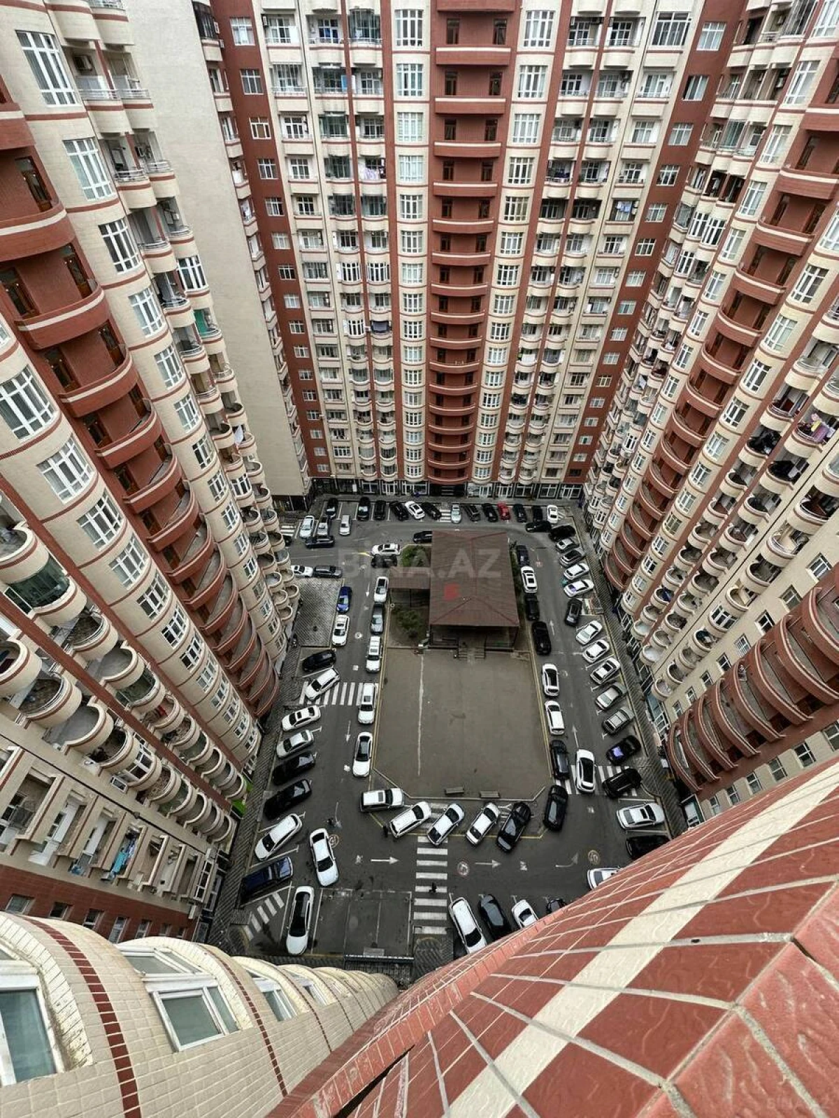 Satılır 3 otaqlı mənzil 137 m²