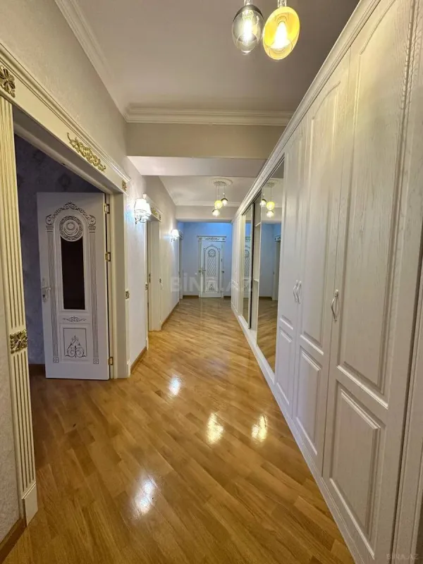 Satılır 3 otaqlı mənzil 137 m²